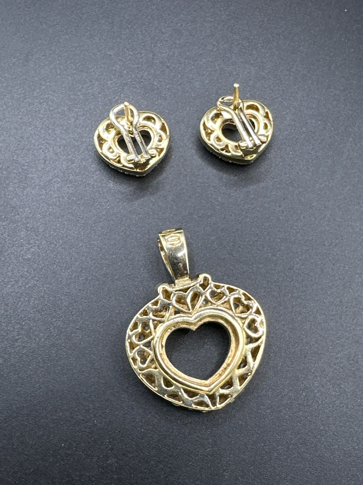 Dije y aretes corazón 17.8 gr