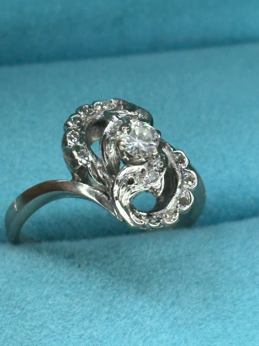 Anillo tipo flor diamante