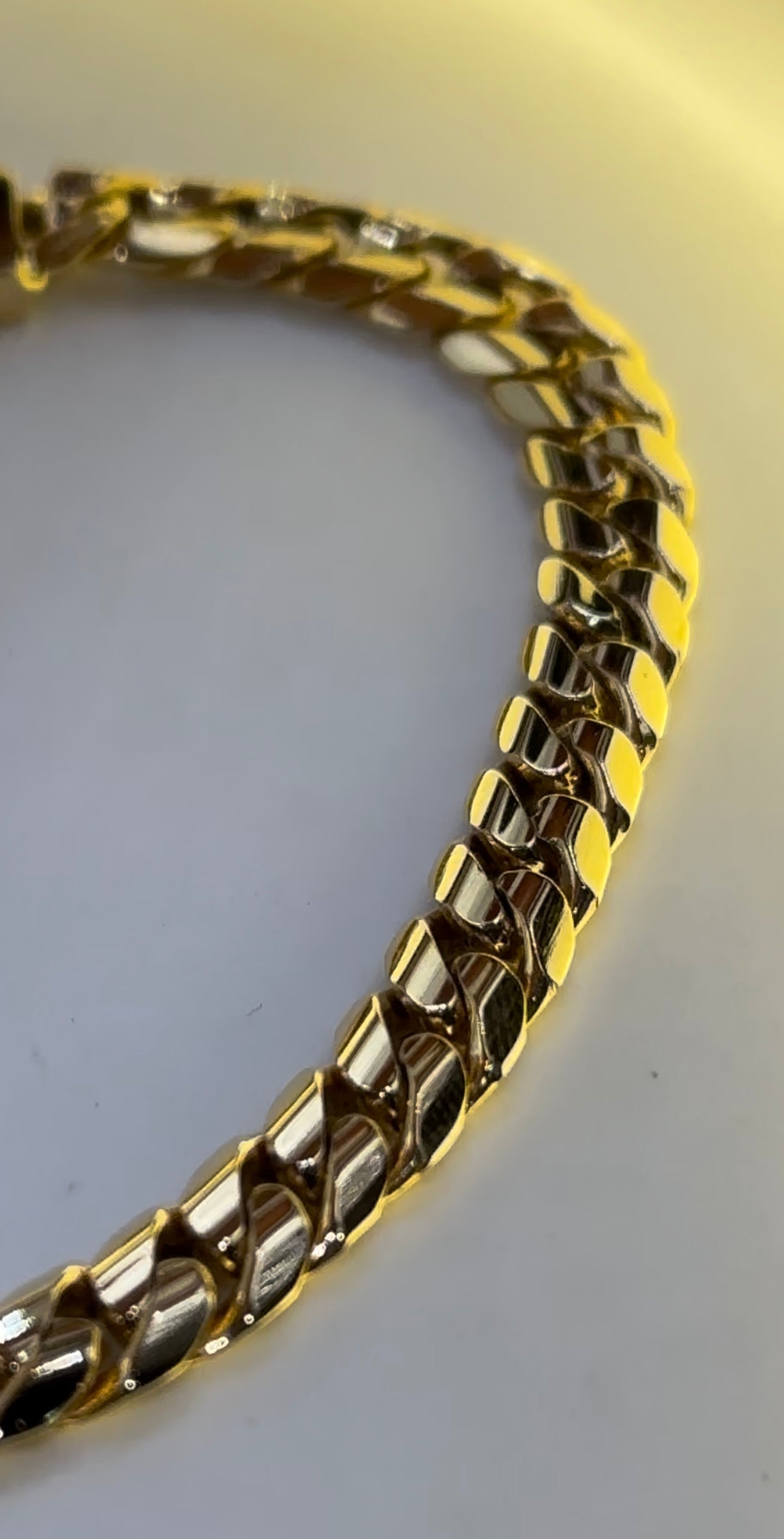 Pulseras de Oro Disponibles – Poder en Cada Detalle ✨