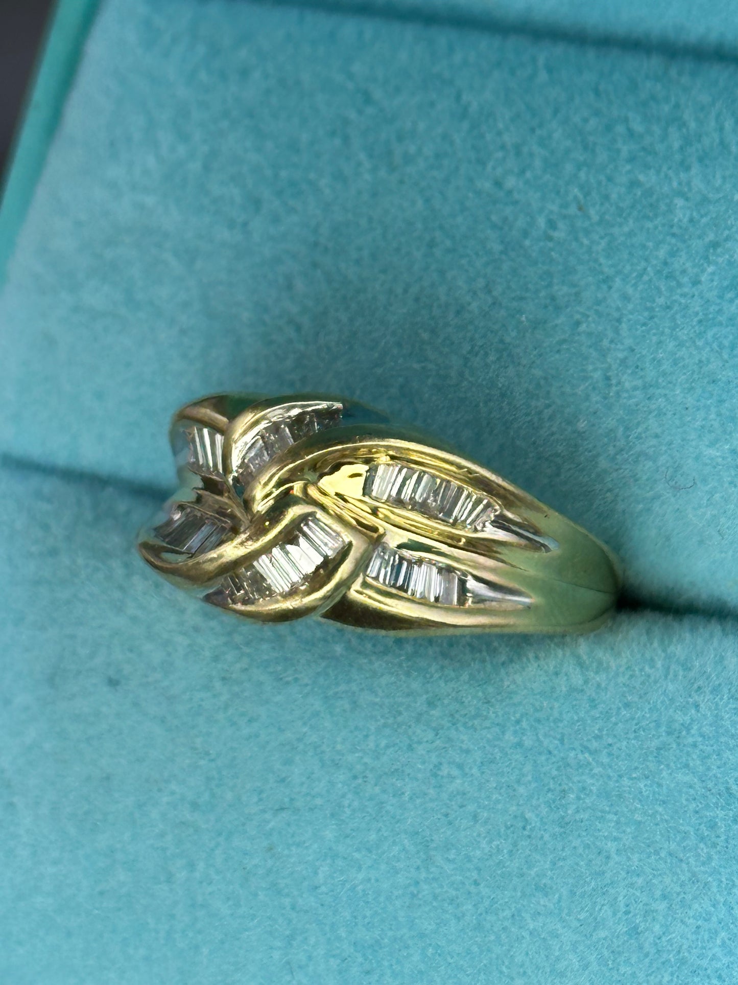 Anillo nudo baguettes