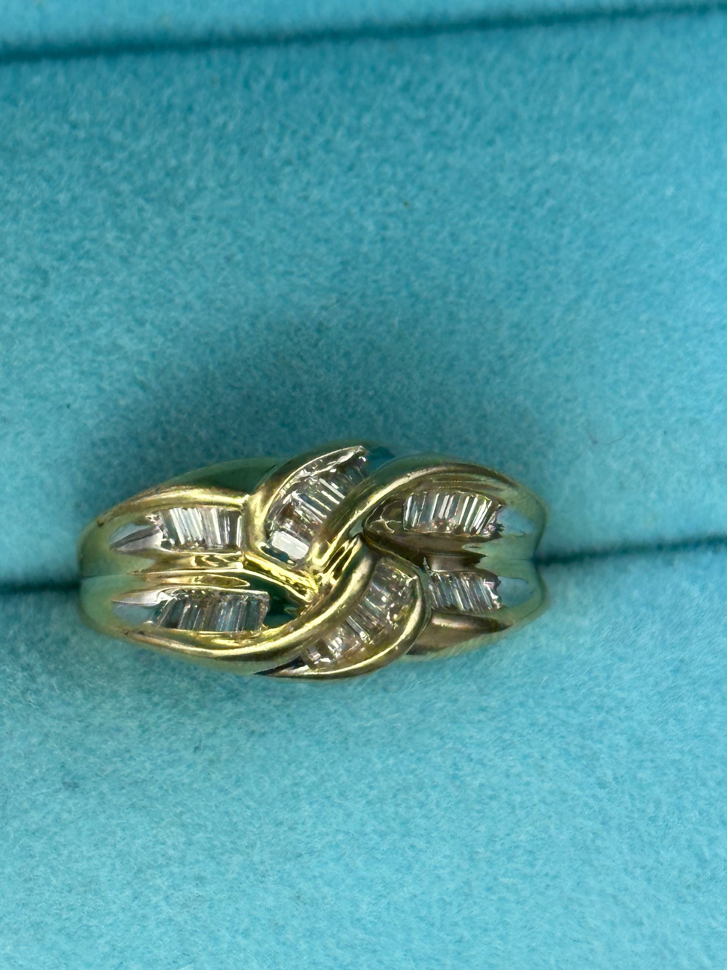 Anillo nudo baguettes