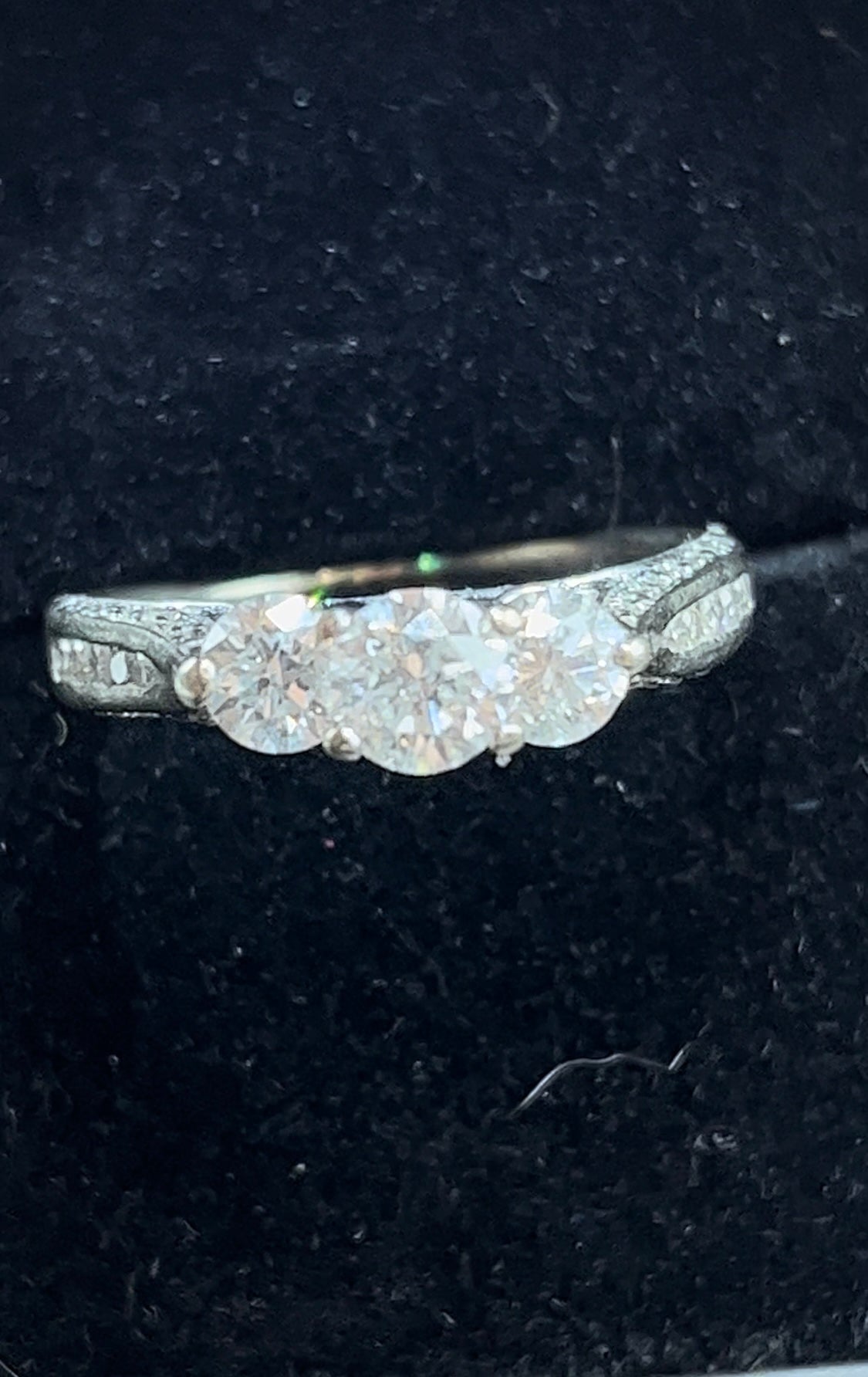 Anillo diamantes