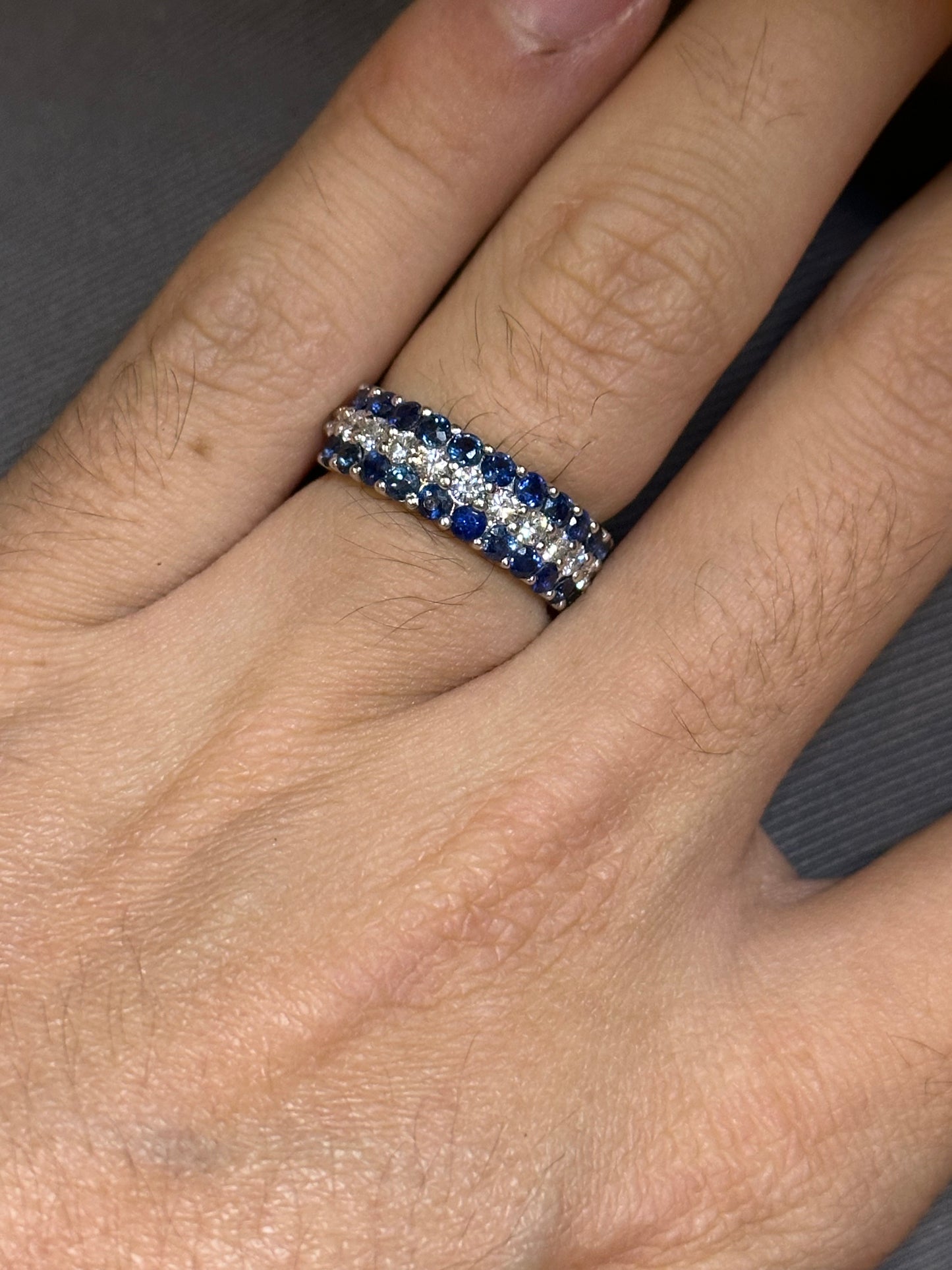 Anillo diamantes y zafiros