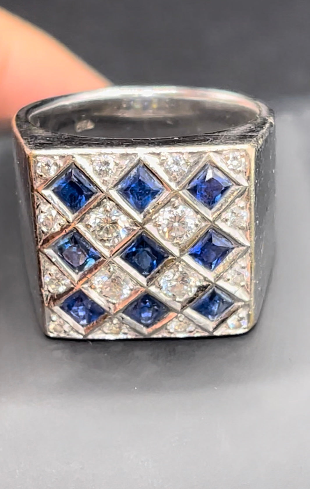 Anillo caballero diamantes y zafiros
