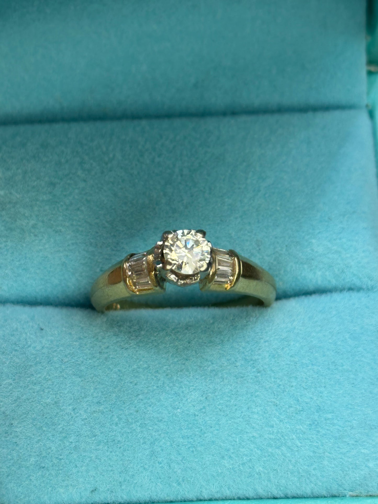 Anillo solitario.43