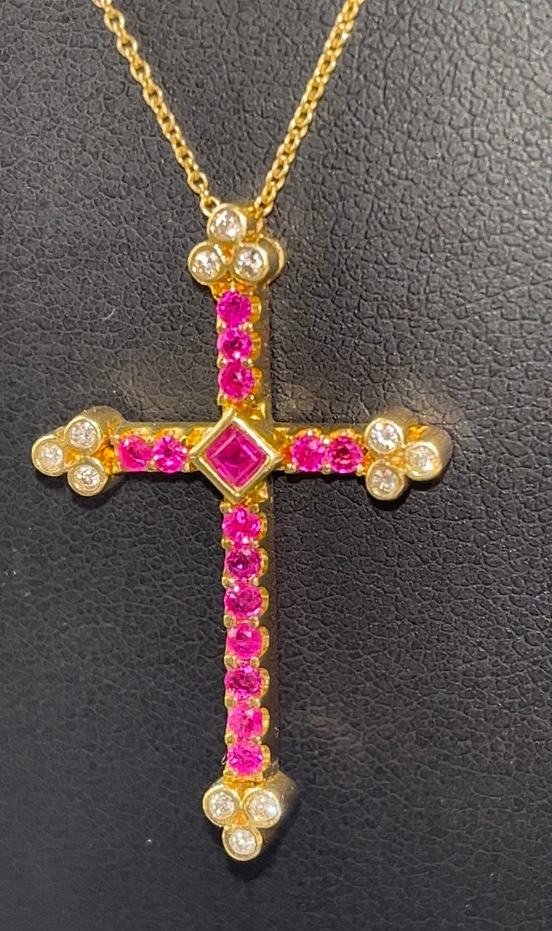 Cruz rubíes con Cadena