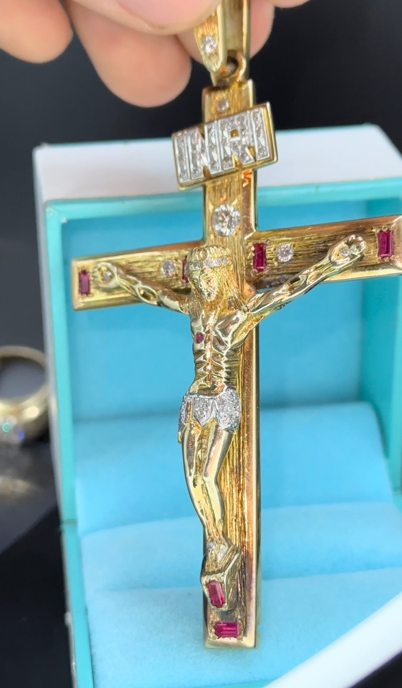Dije cruz oro amarillo diamantes