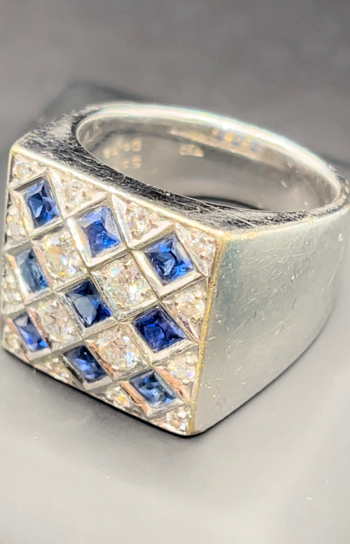 Anillo caballero diamantes y zafiros