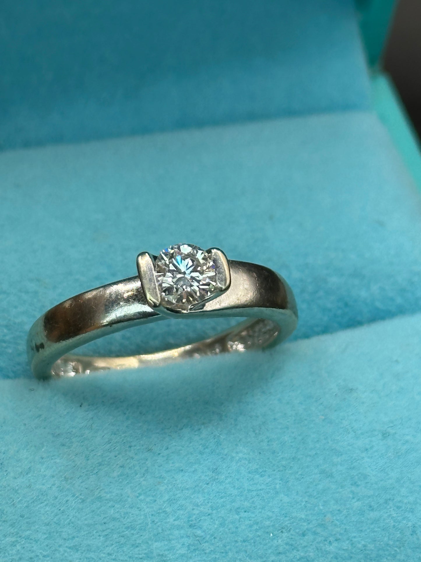 Anillo solitario diamante natural
