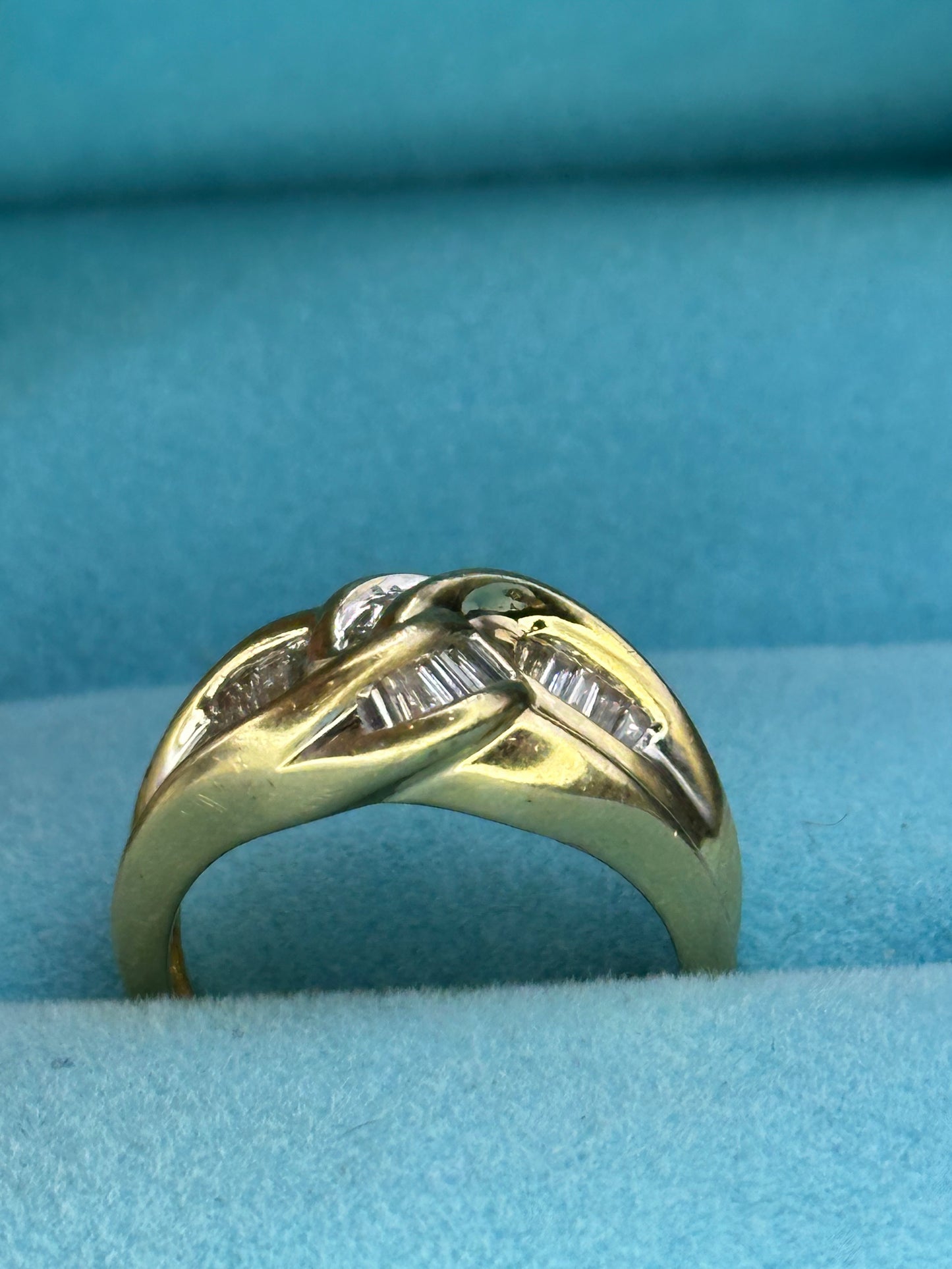 Anillo nudo baguettes