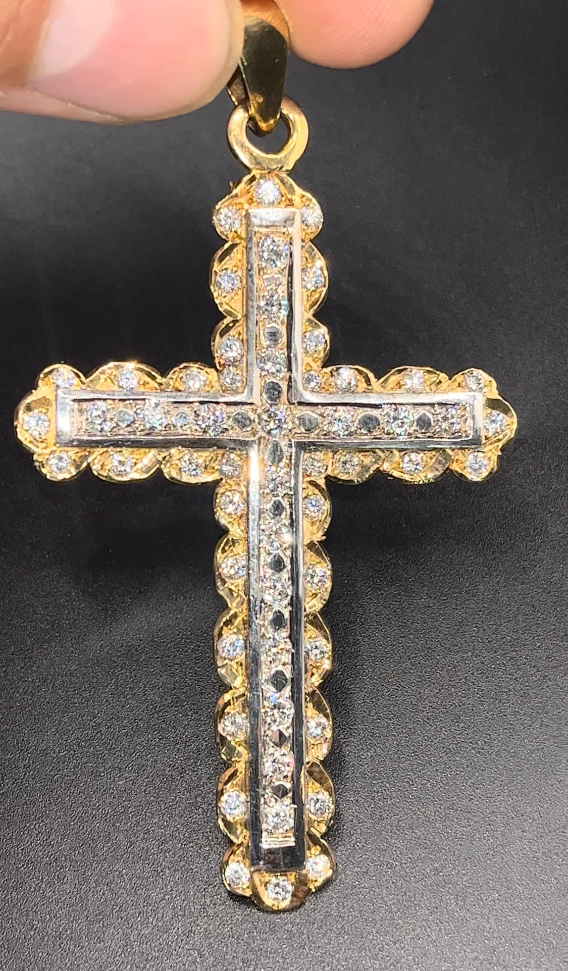 Cruz diamantes naturales finos 1.80 cts
