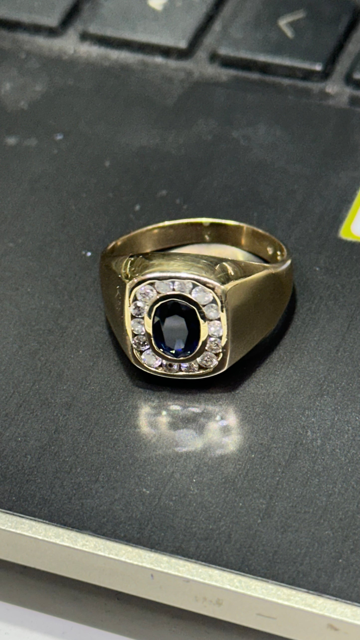 Anillo caballero zafiro