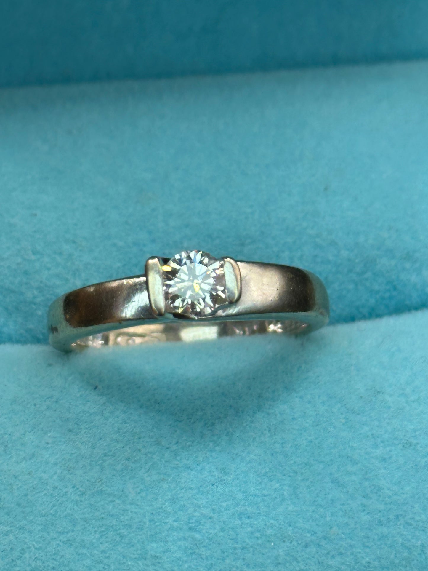 Anillo solitario diamante natural