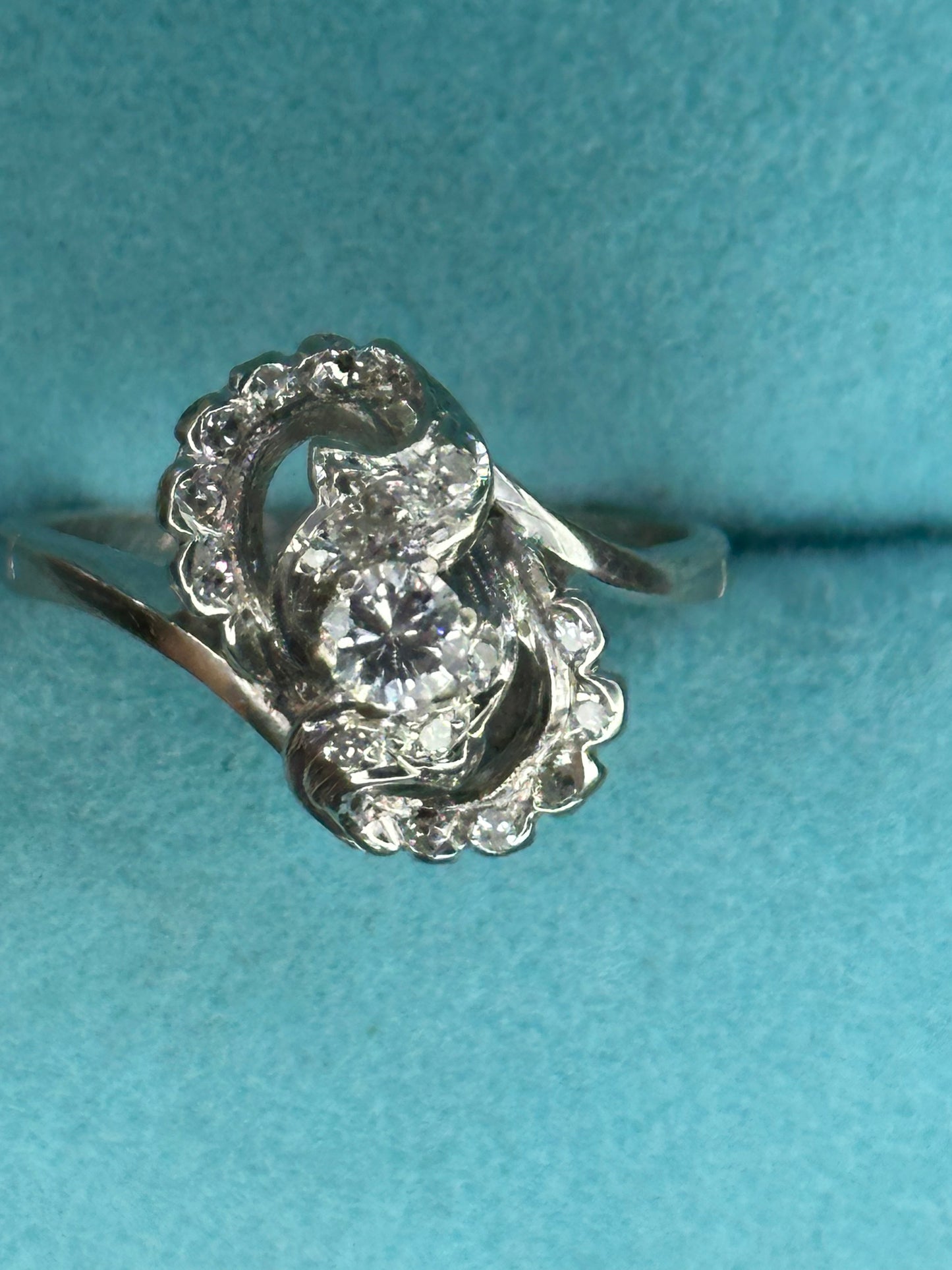 Anillo tipo flor diamante