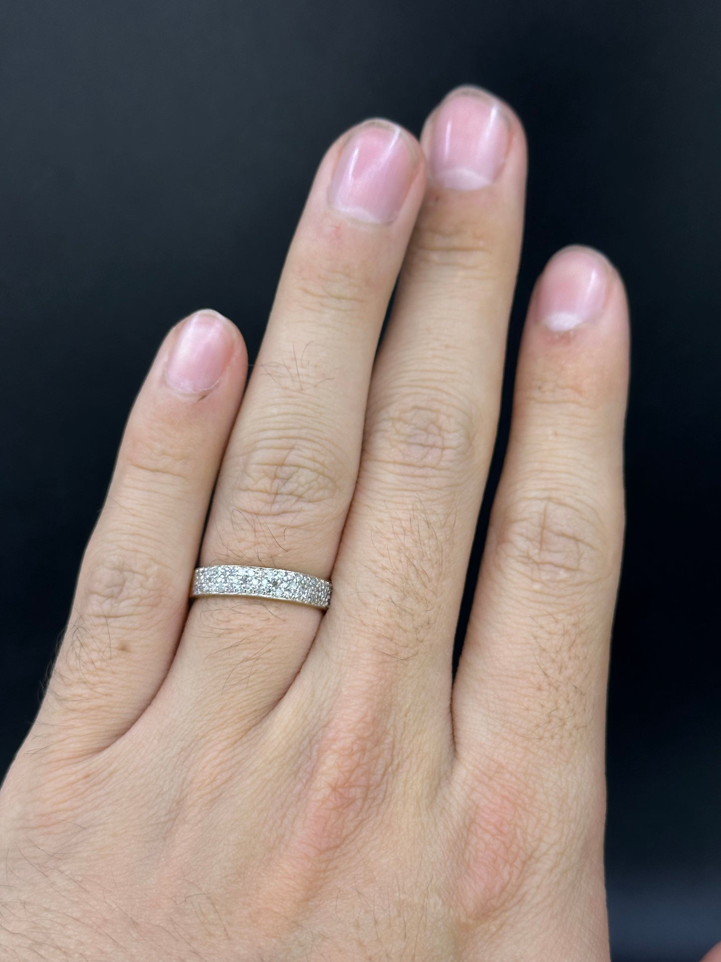 Anillo oro amarillo tapizado