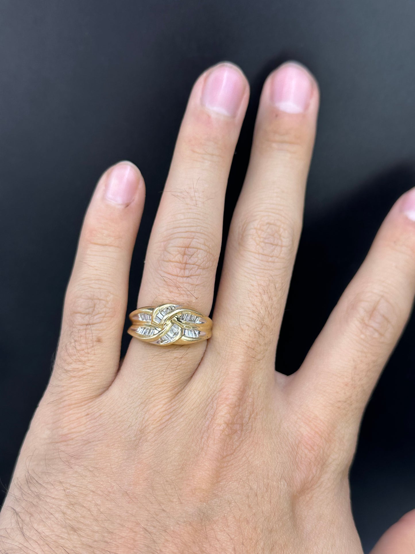 Anillo nudo baguettes