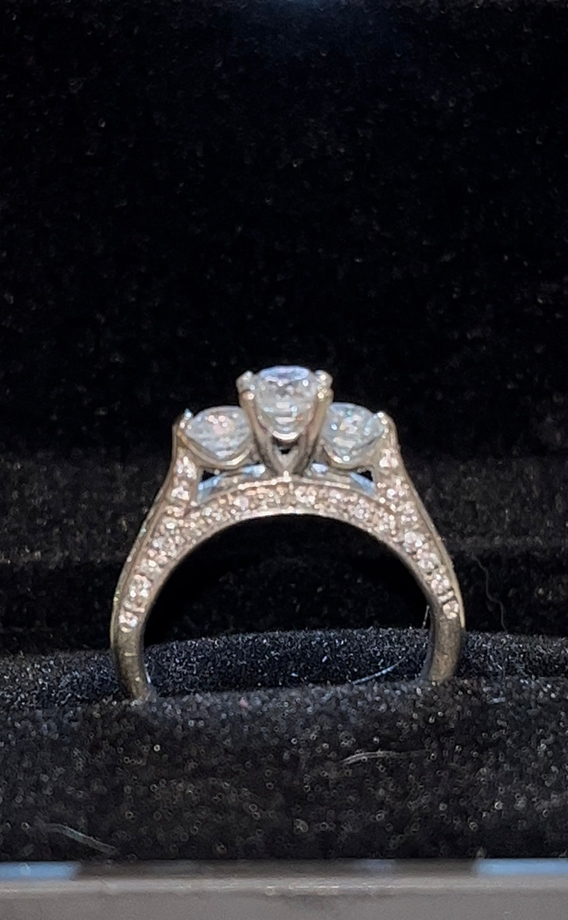 Anillo diamantes