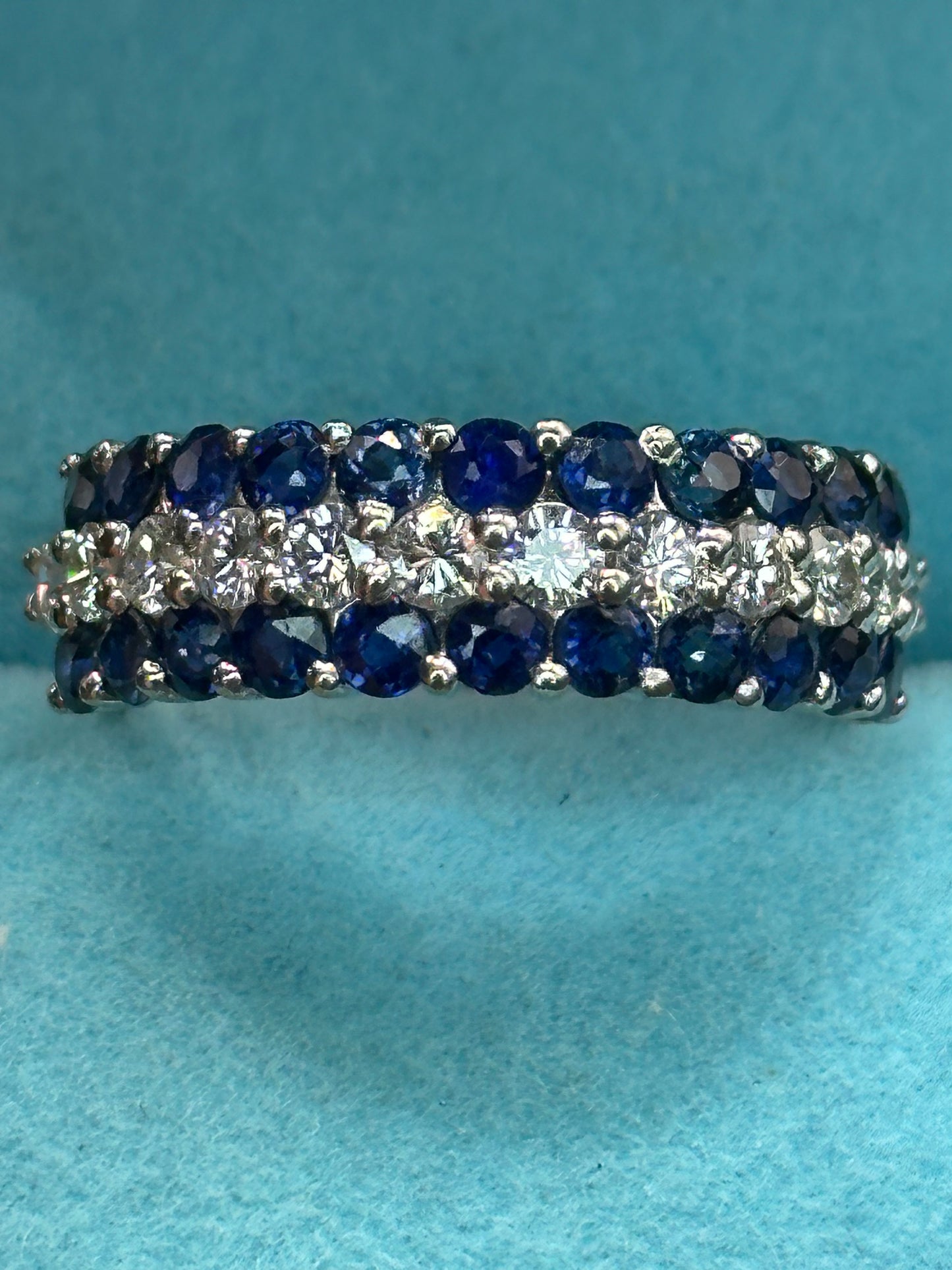 Anillo diamantes y zafiros