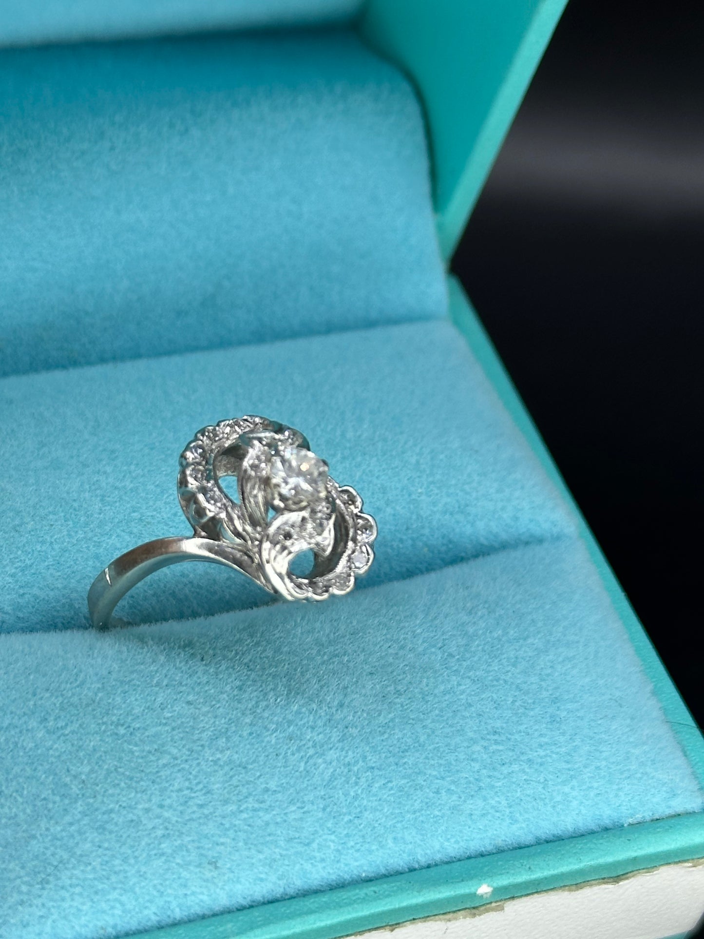 Anillo tipo flor diamante