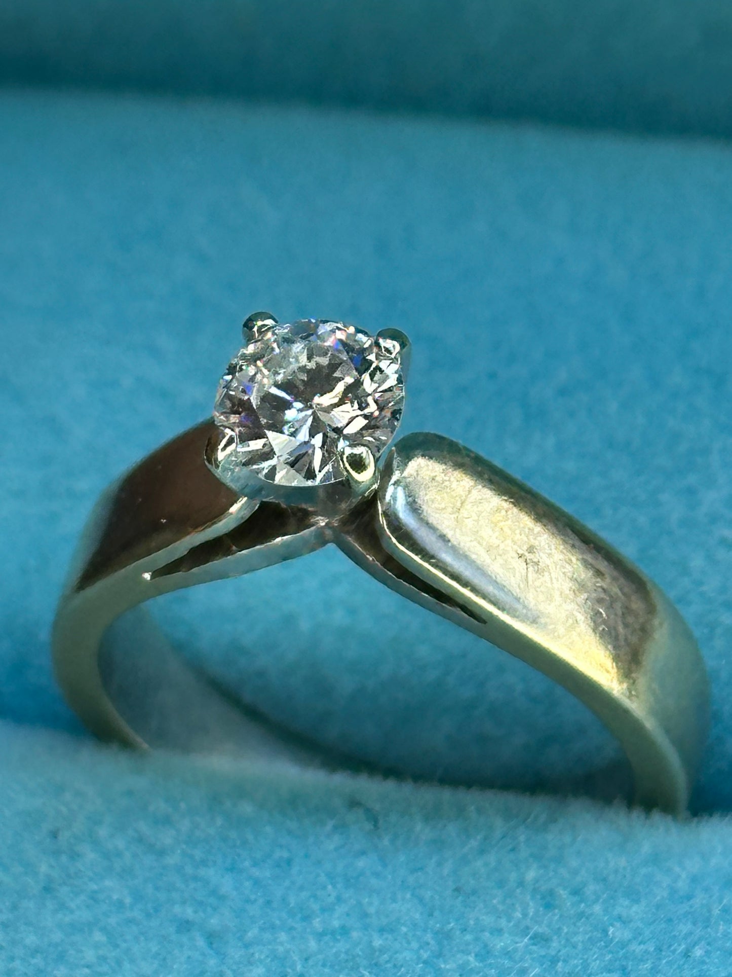 Anillo diamante central .44 cts