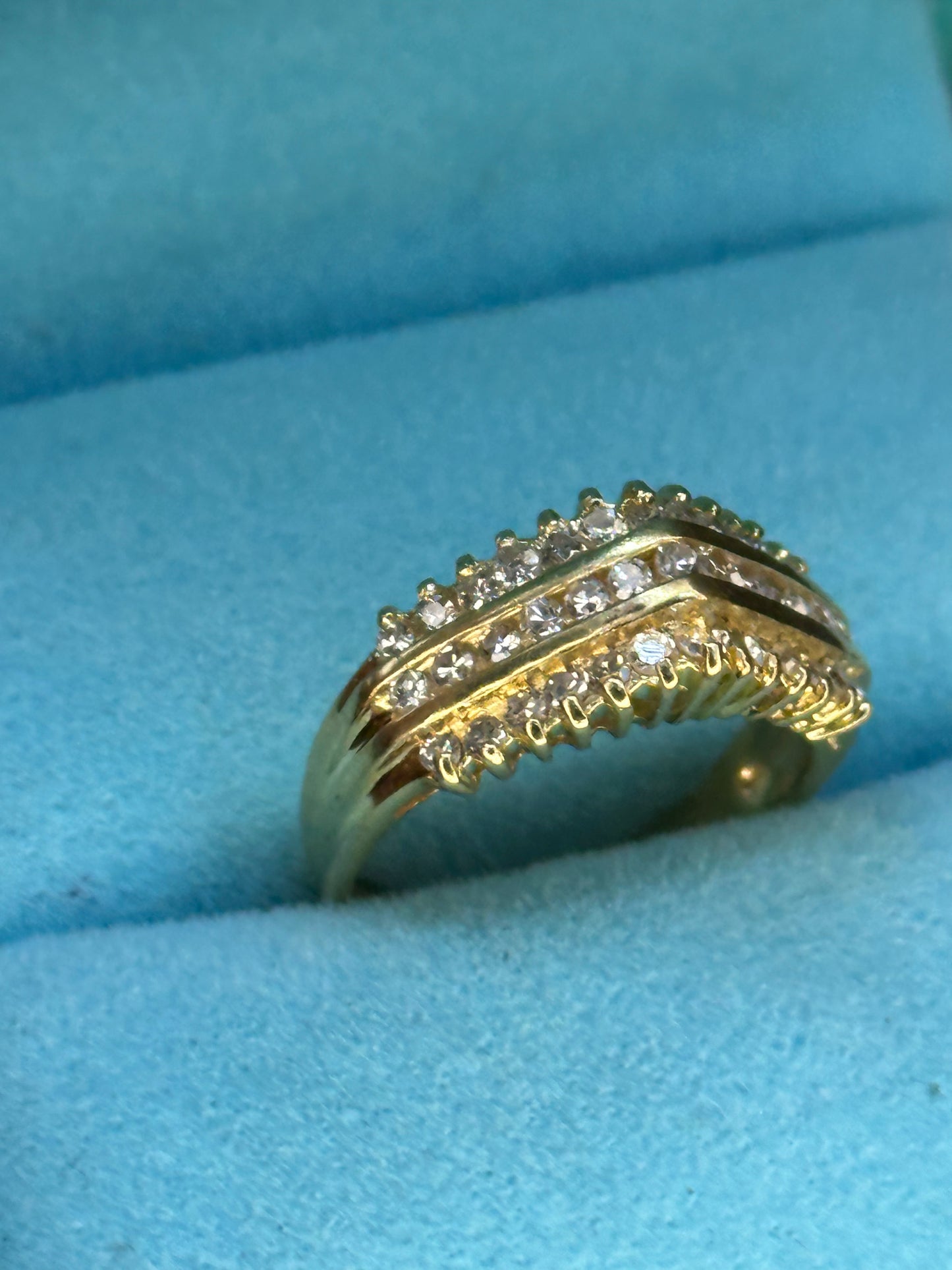 Anillo diseño especial piramidal
