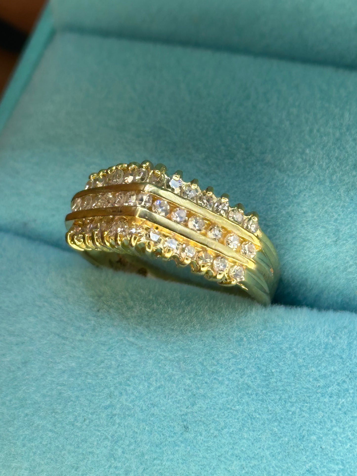 Anillo diseño especial piramidal