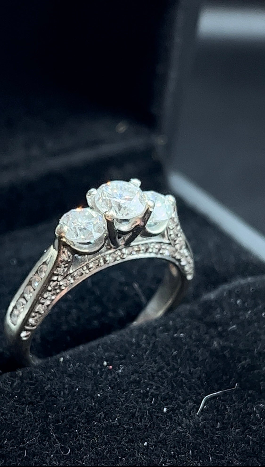 Anillo diamantes