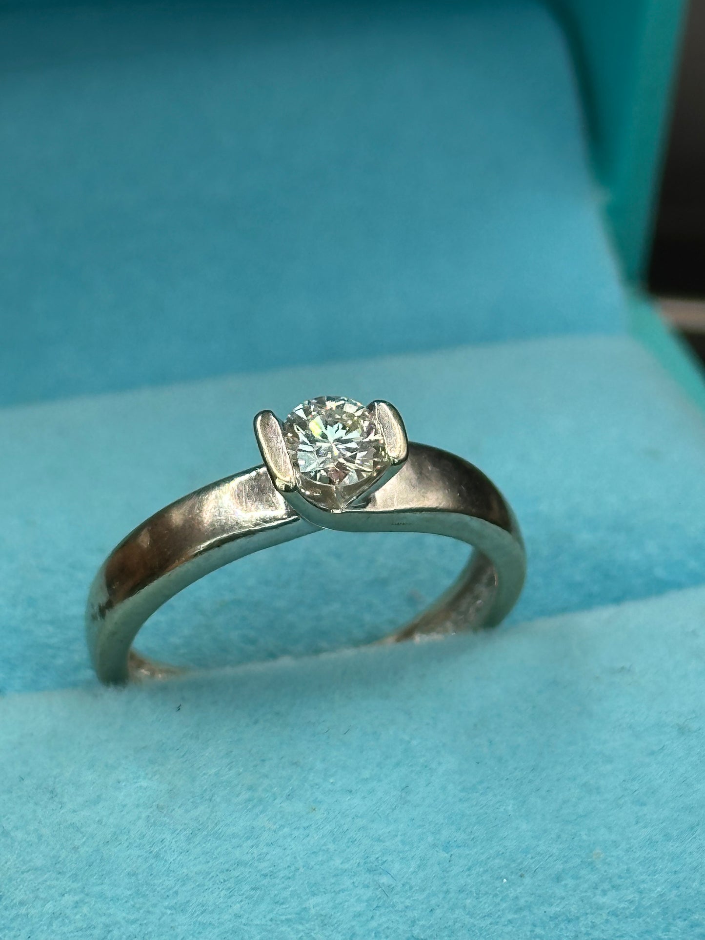 Anillo solitario diamante natural
