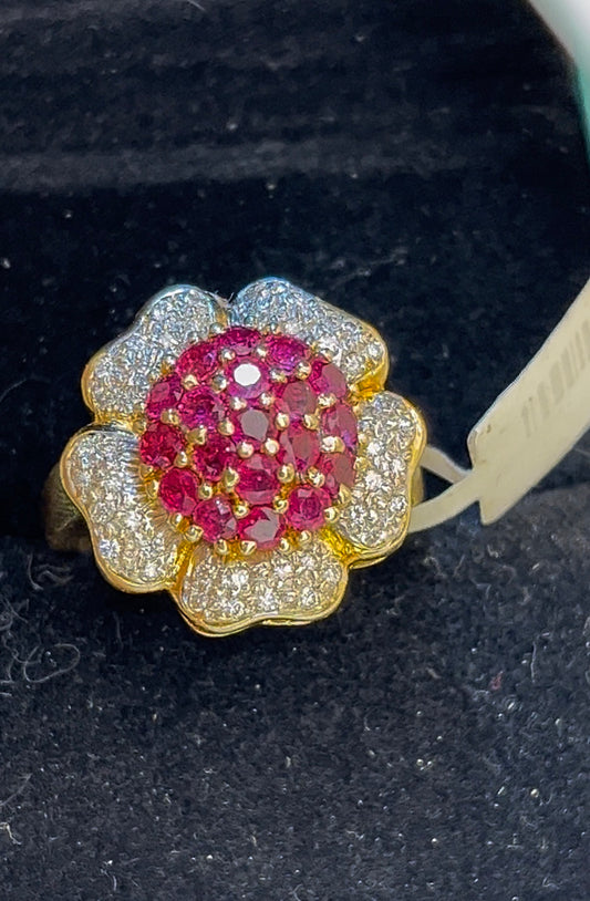 Anillo flor diamantes y rubíes