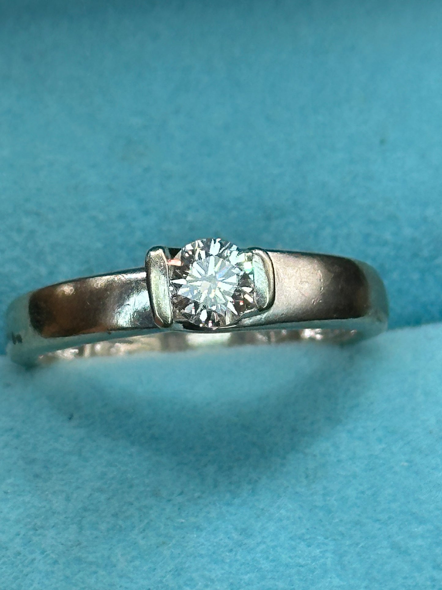 Anillo solitario diamante natural