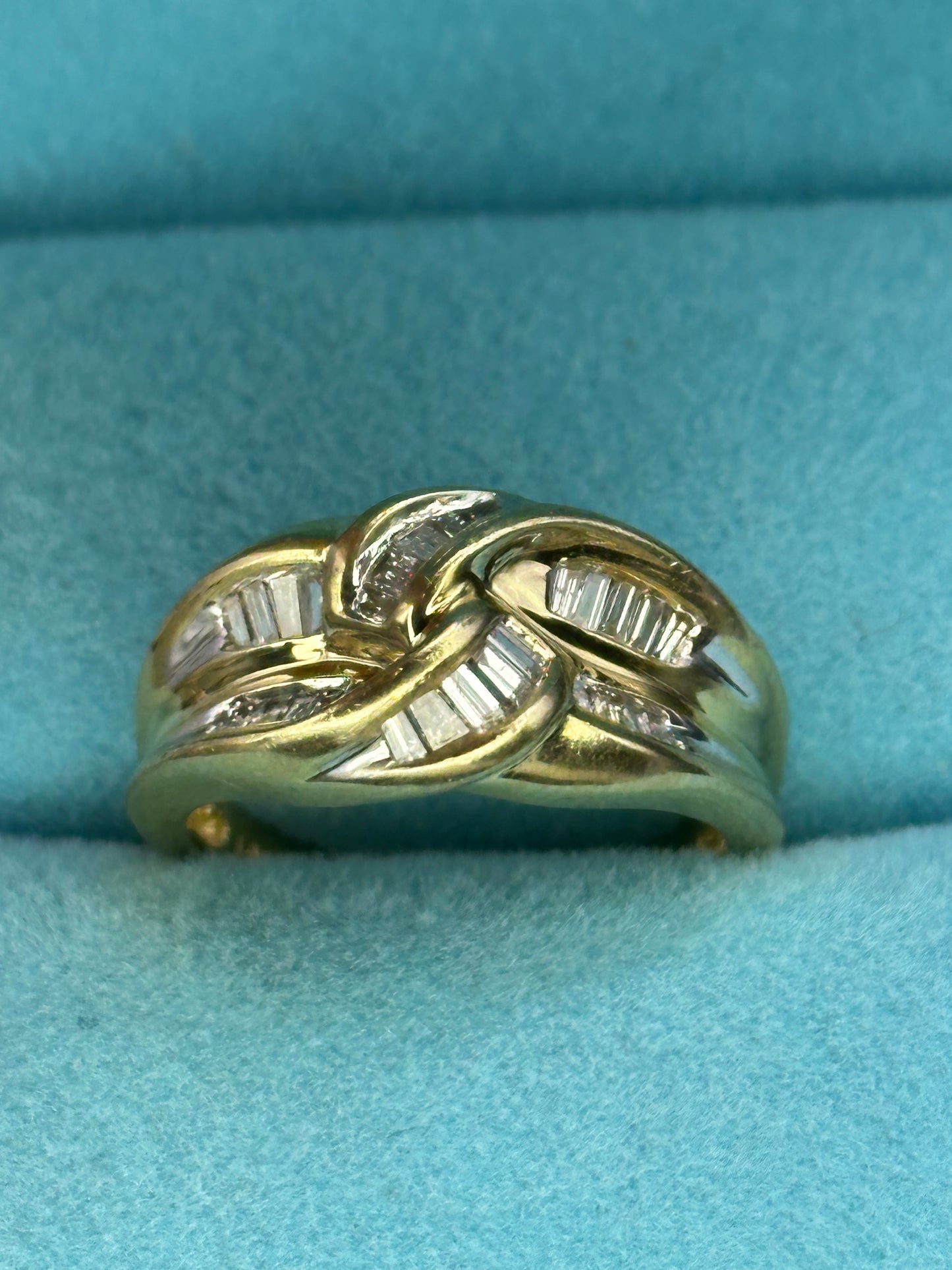 Anillo nudo baguettes