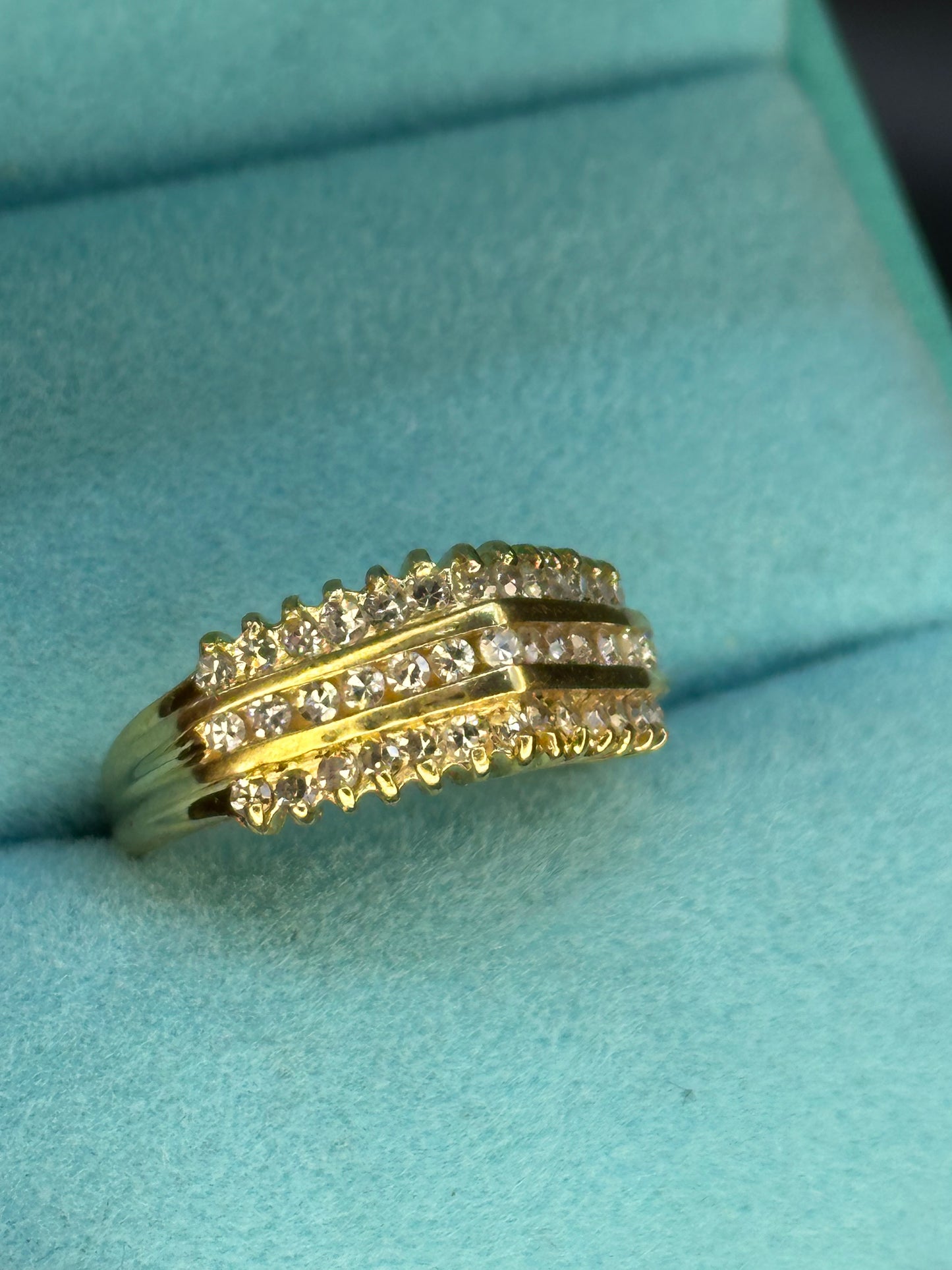 Anillo diseño especial piramidal