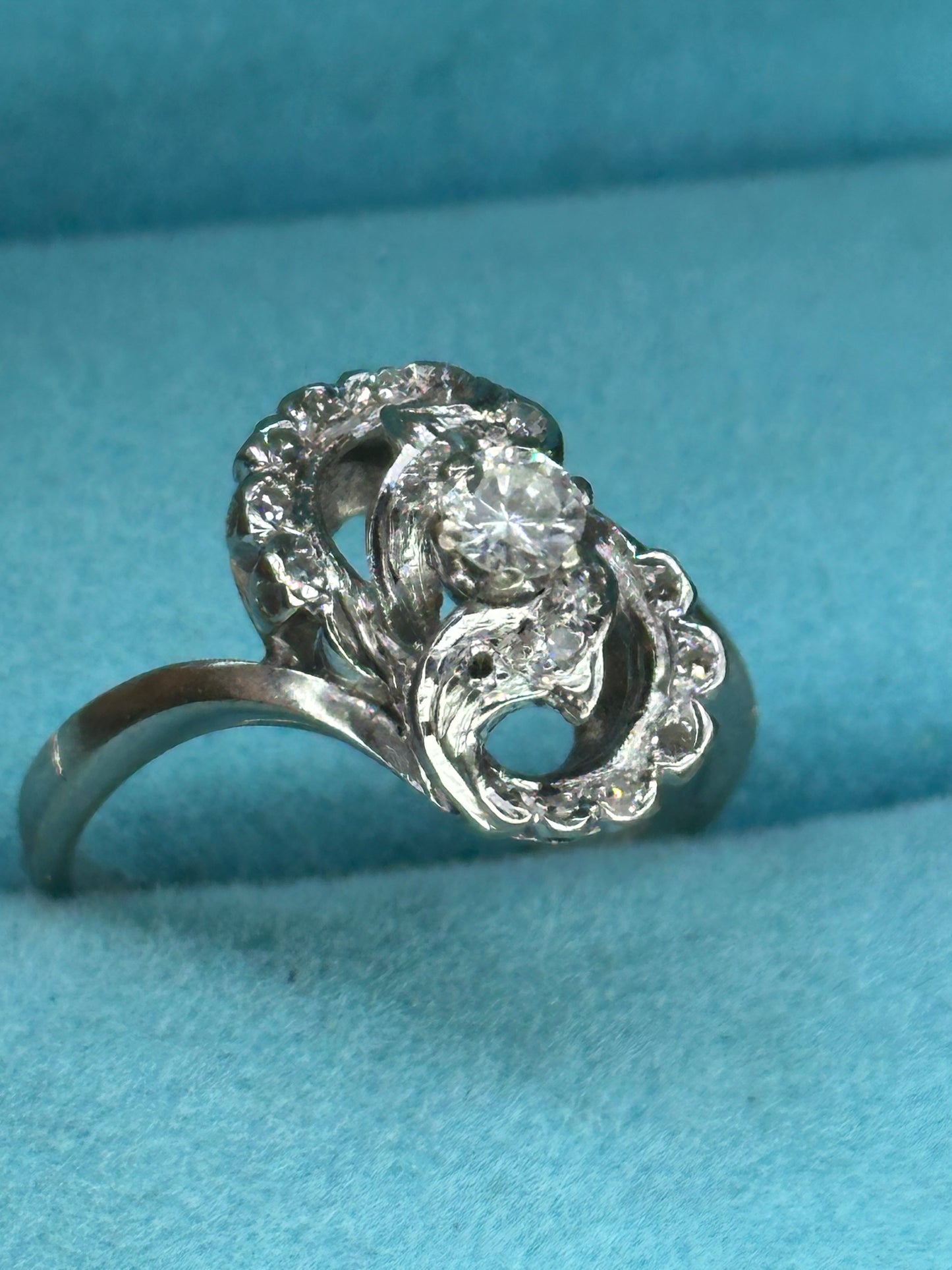 Anillo tipo flor diamante