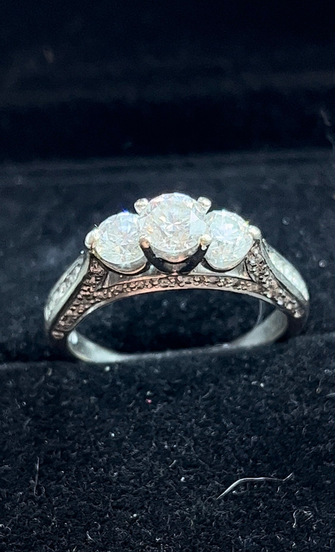 Anillo diamantes
