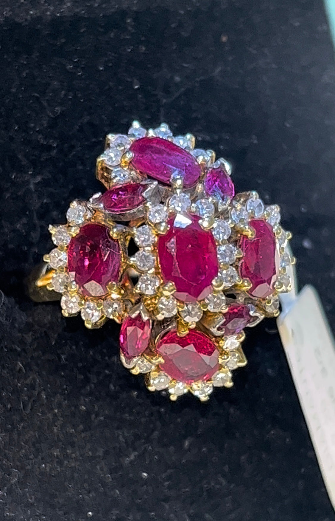 Anillo rubíes diamantes