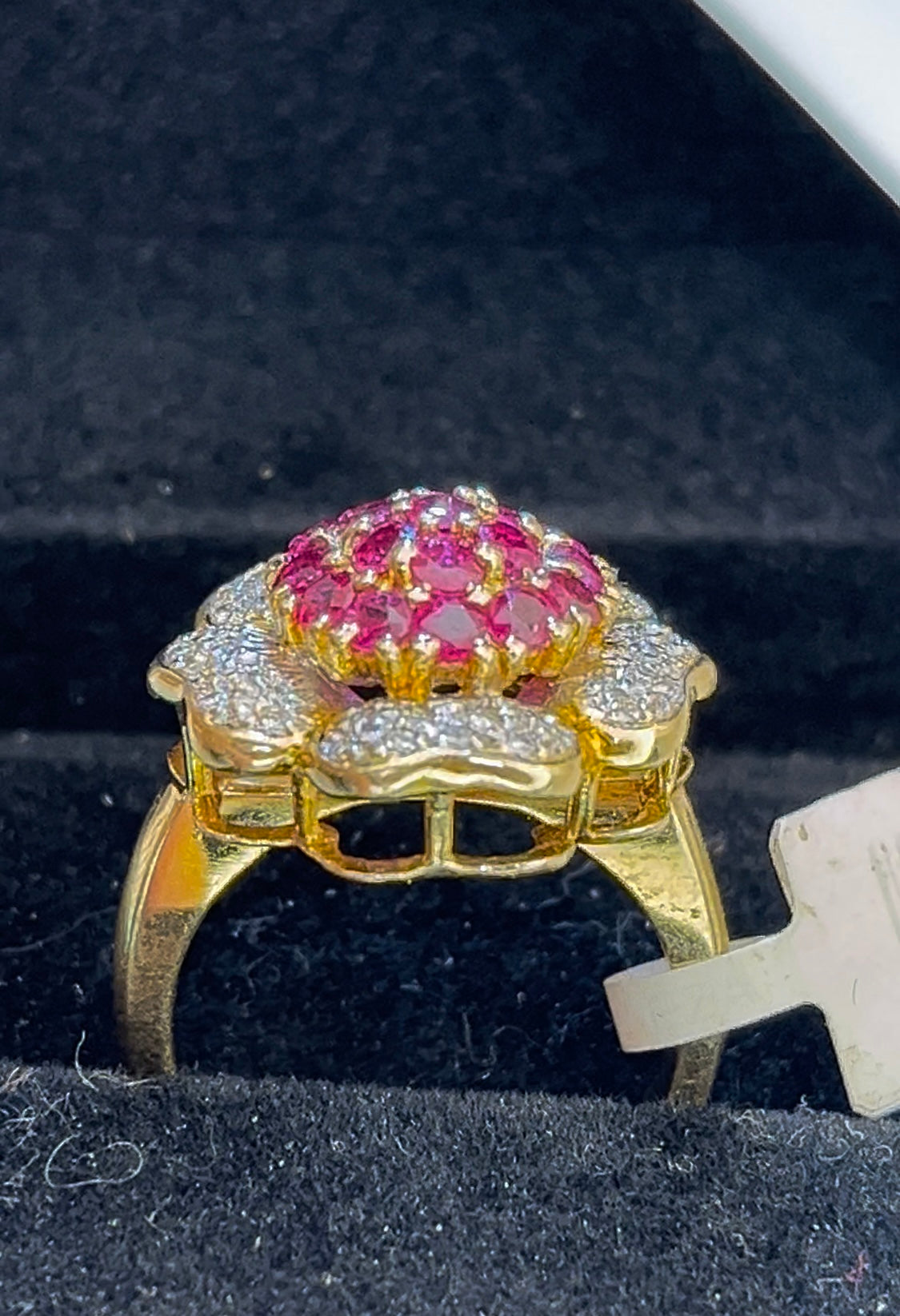 Anillo flor diamantes y rubíes