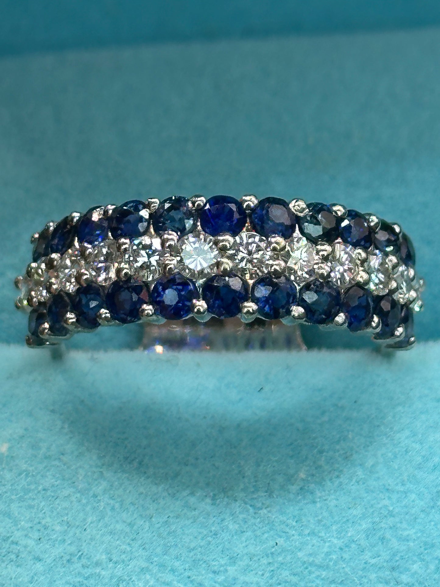 Anillo diamantes y zafiros