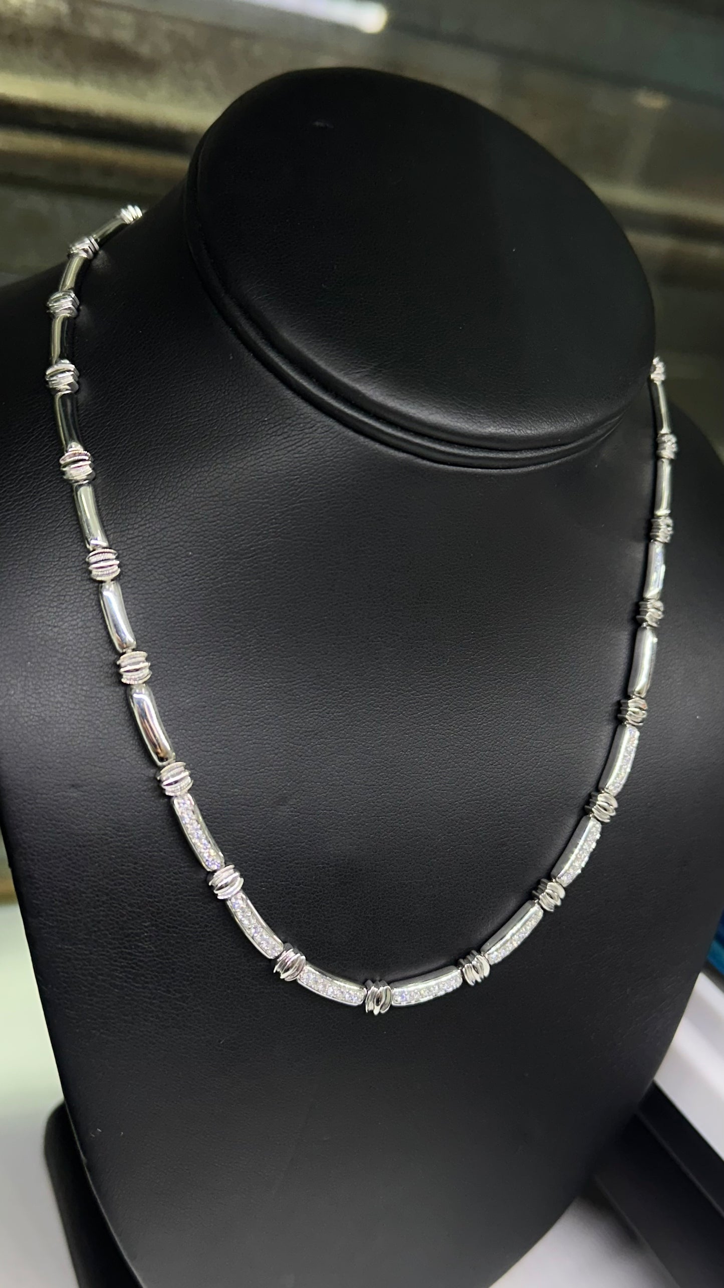 Gargantilla oro 18kts diamantes 33.8 GR