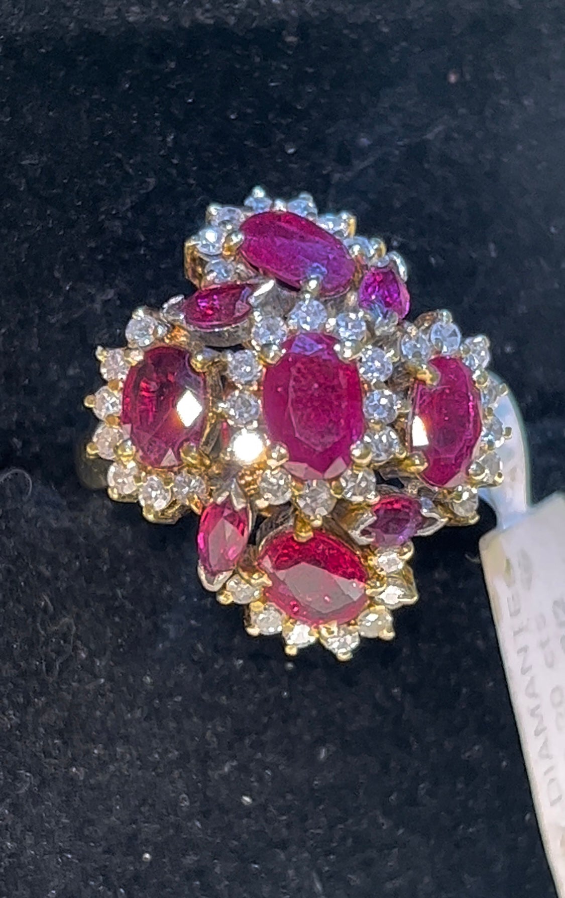 Anillo rubíes diamantes