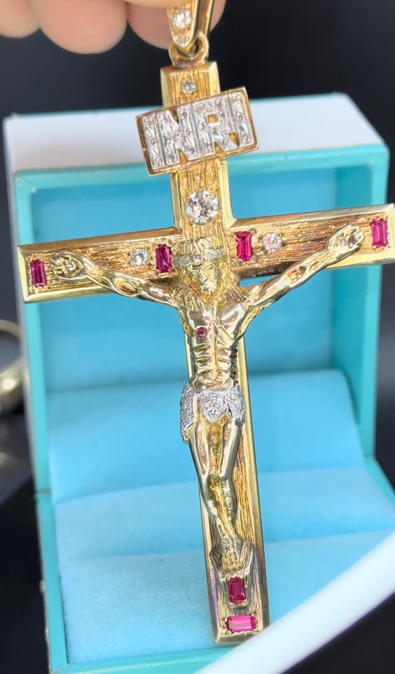 Dije cruz oro amarillo diamantes