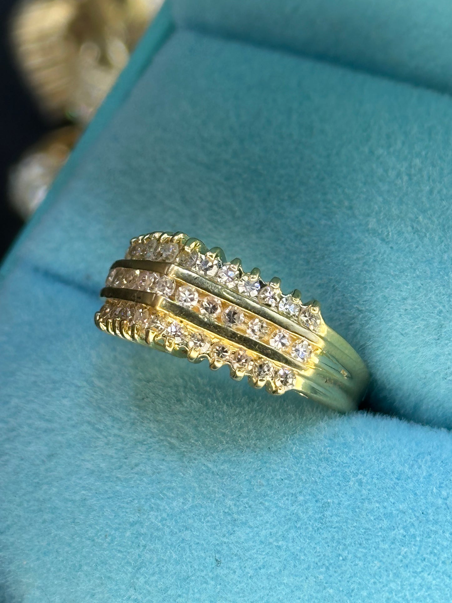Anillo diseño especial piramidal