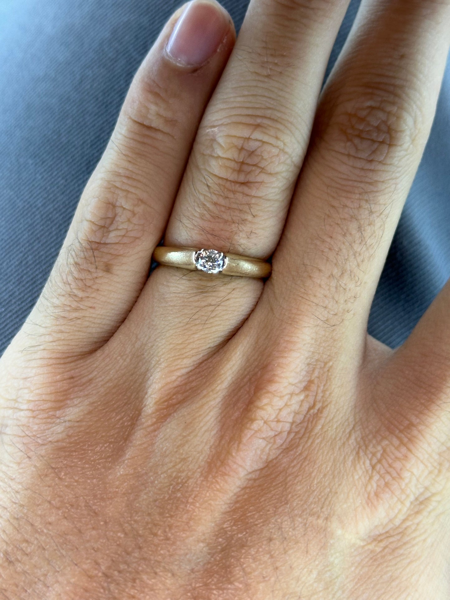 Anillo solitario diamante central