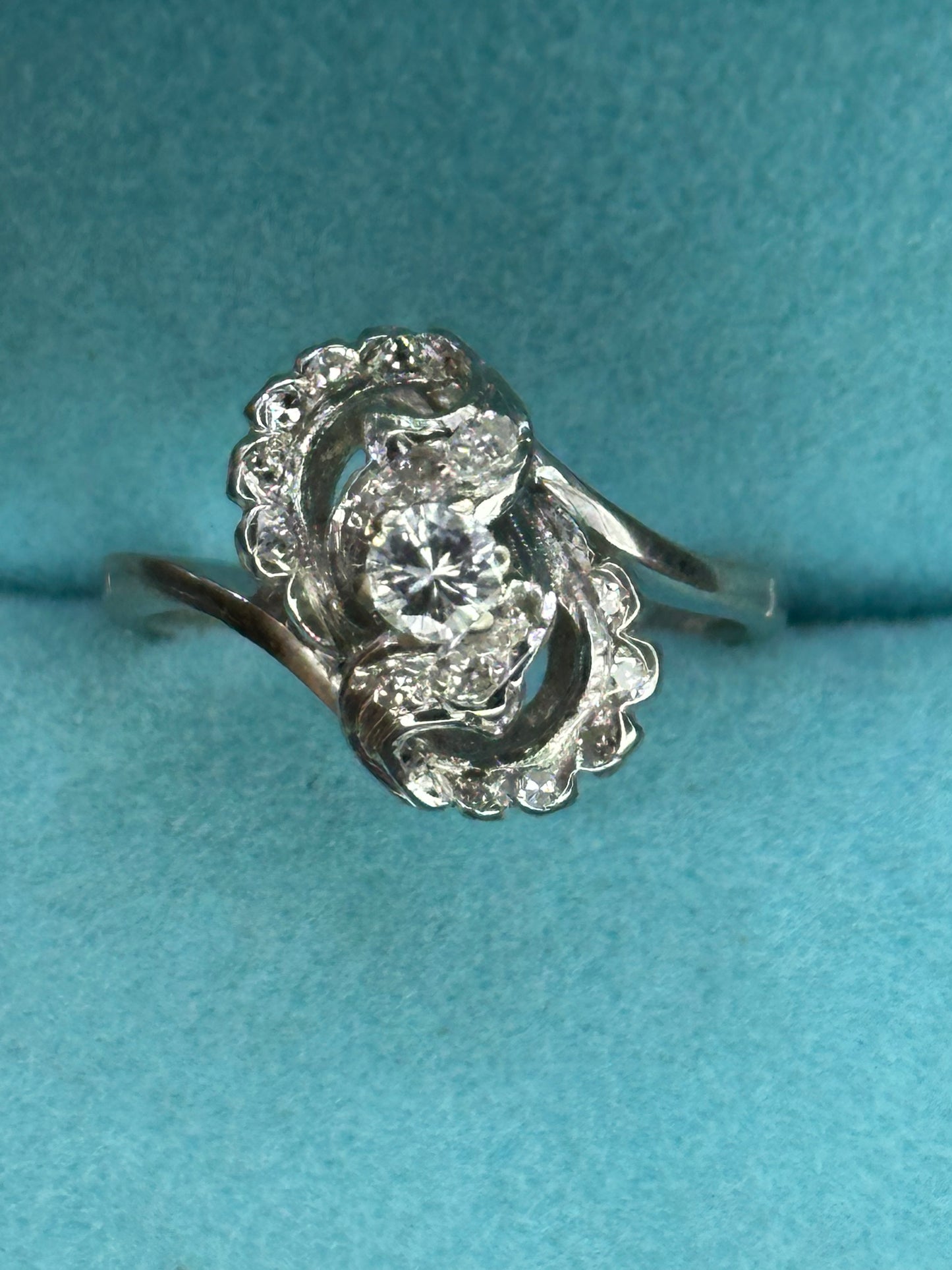 Anillo tipo flor diamante