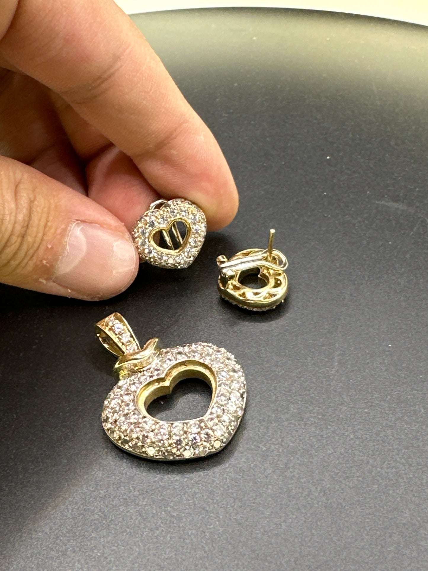 Dije y aretes corazón 17.8 gr