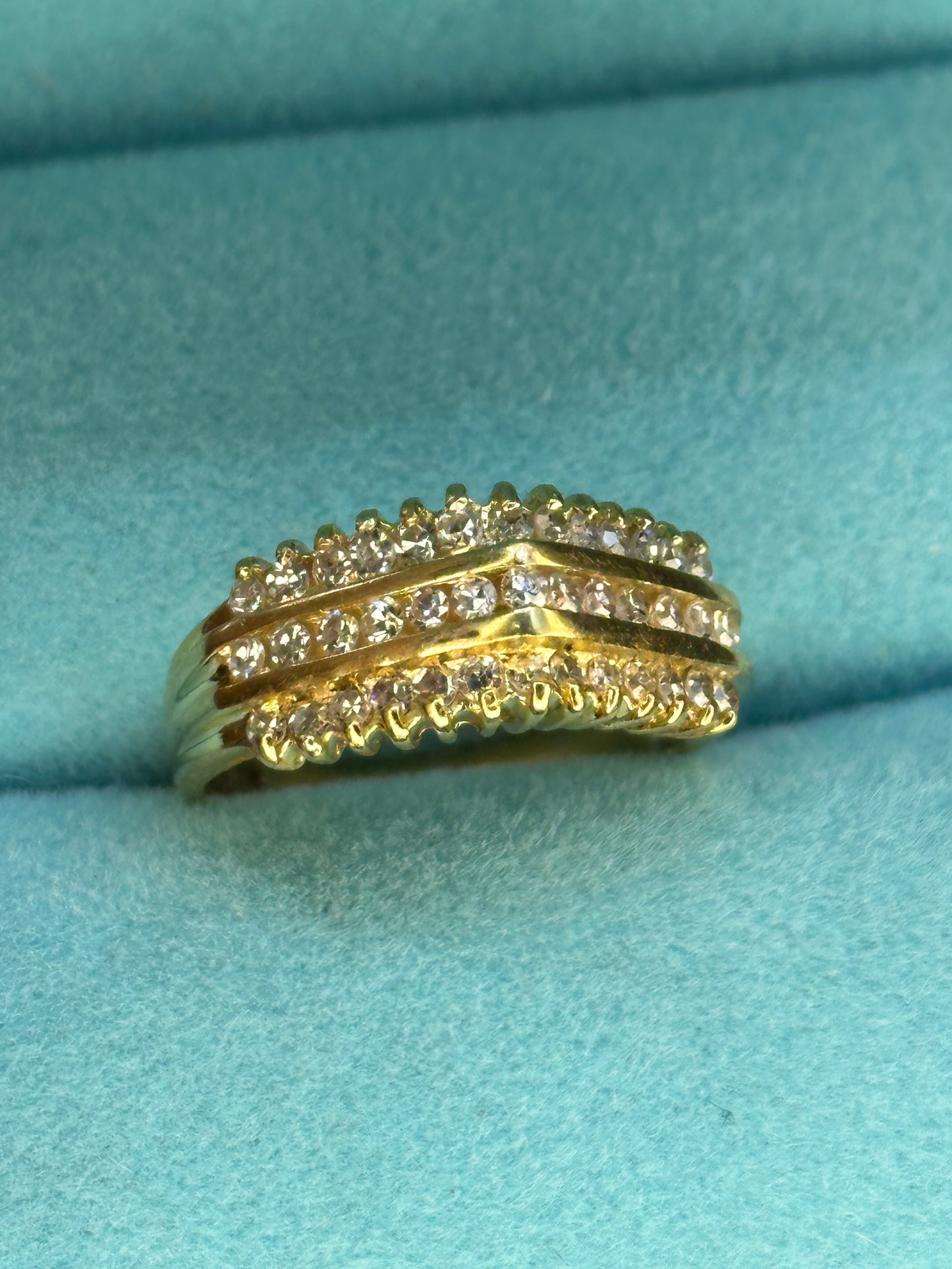 Anillo diseño especial piramidal