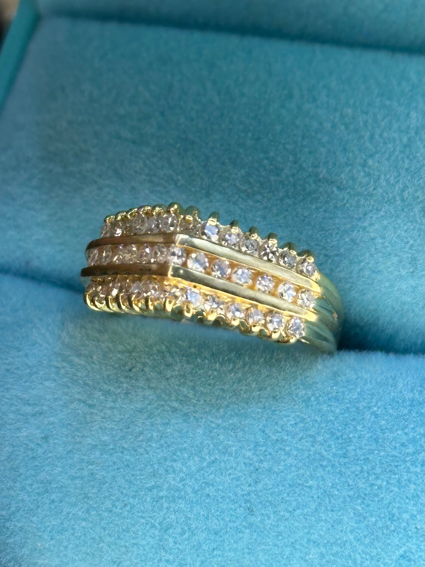 Anillo diseño especial piramidal