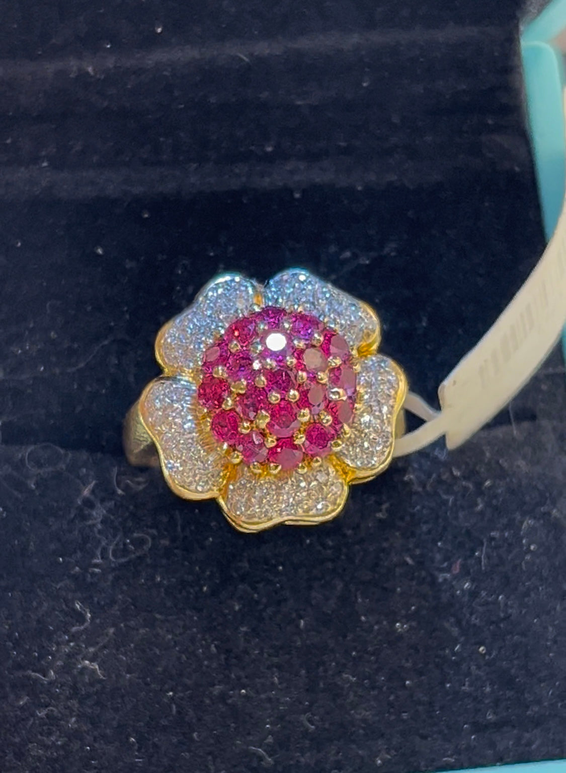 Anillo flor diamantes y rubíes