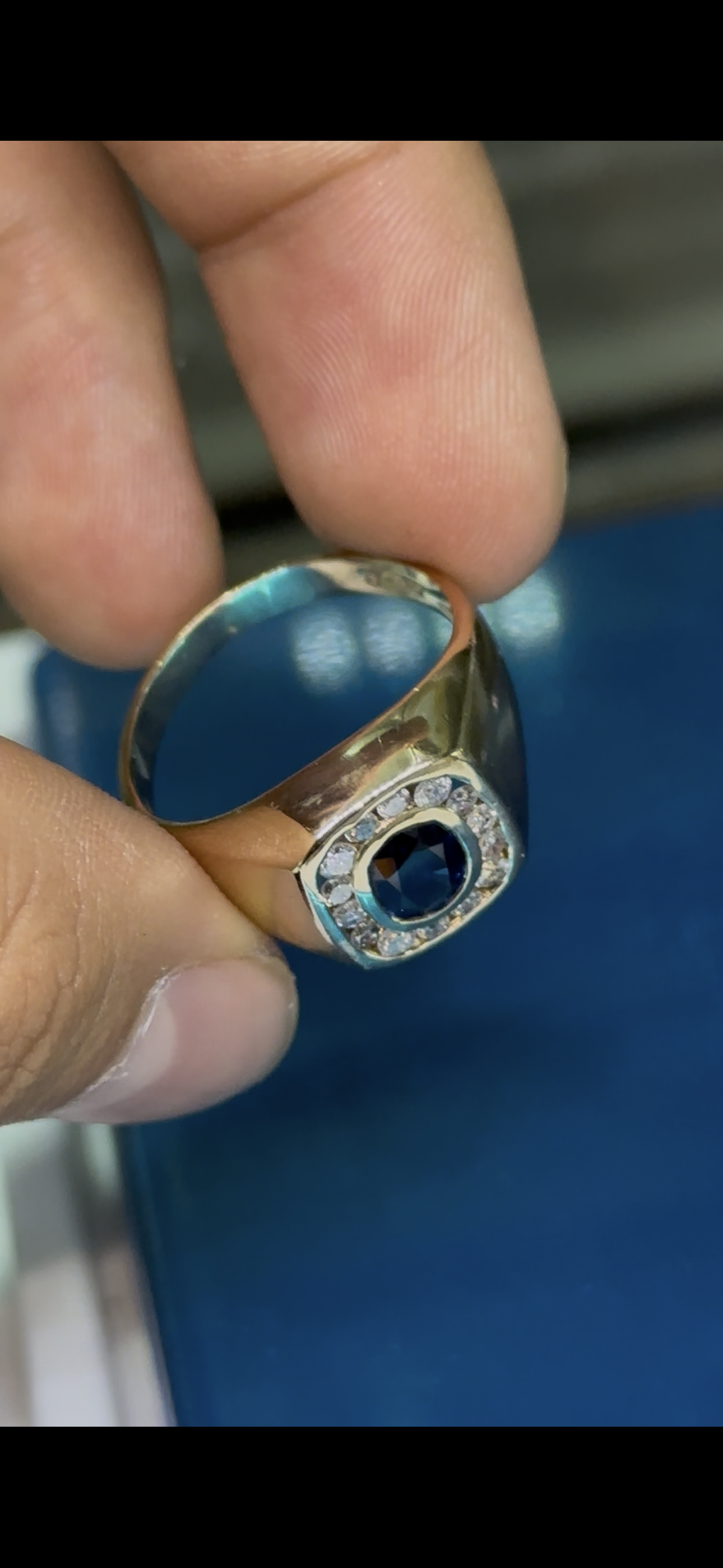 Anillo caballero zafiro