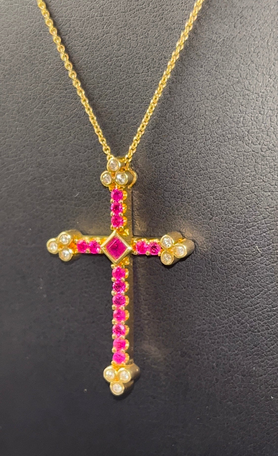 Cruz rubíes con Cadena