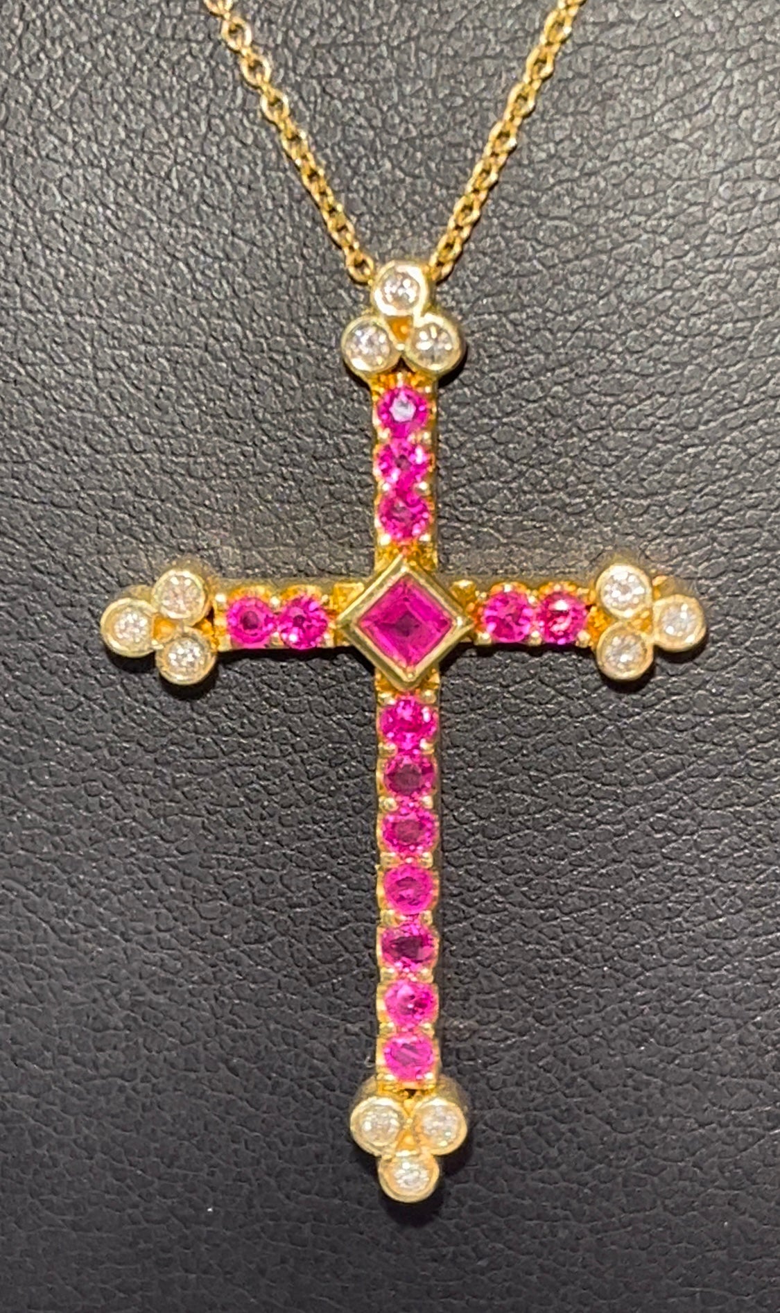 Cruz rubíes con Cadena